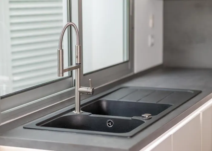 65 - Edge Retreat * Funchal