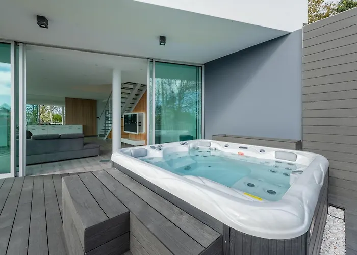 Villa 65 - Edge Retreat *