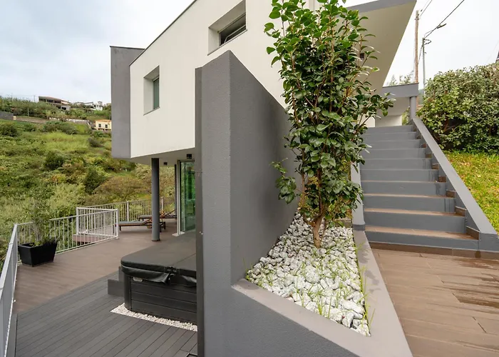 65 - Edge Retreat Funchal